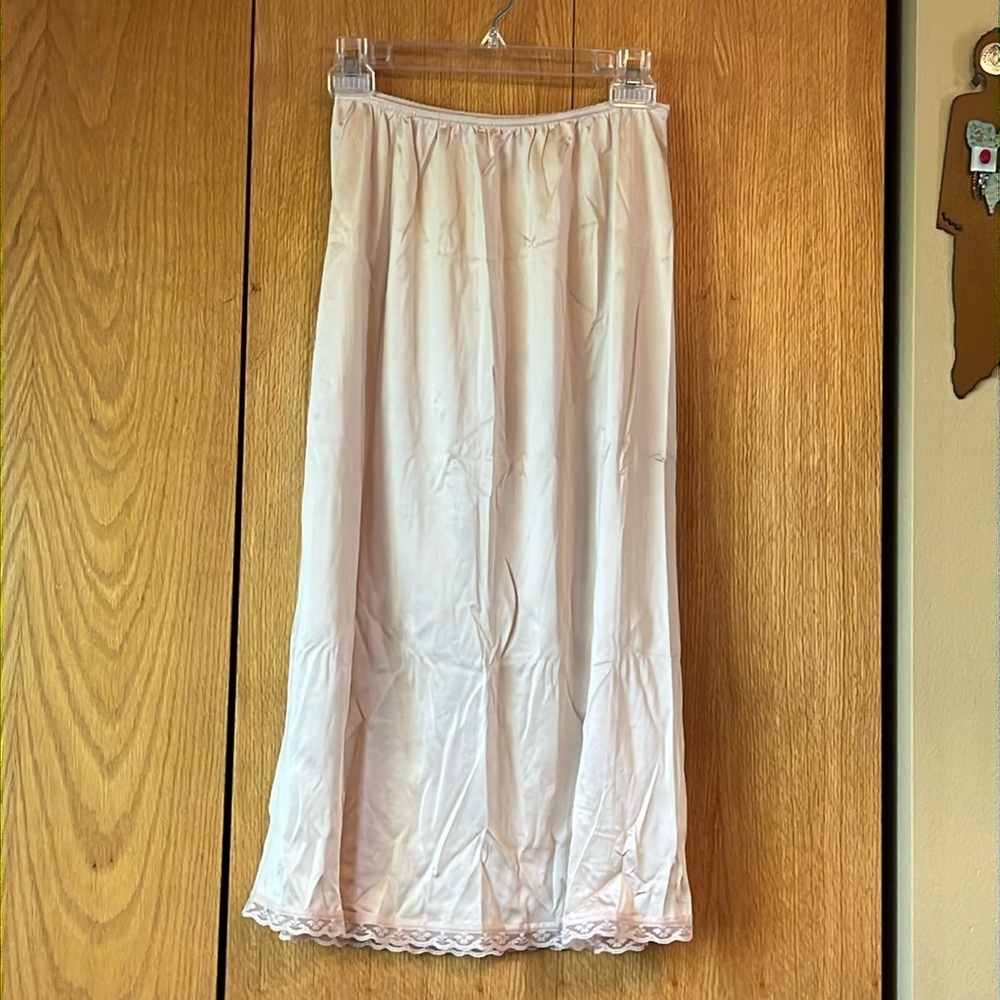 Warner's VINTAGE Perfect Measure 30” Slip Size Large ivory lace trim silky nylon